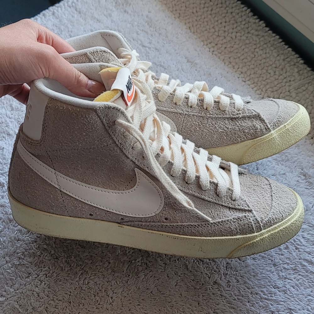 Nike Women’s Blazer Mid '77 VNTG Light Bone White Grey Size 9 DV7006-001